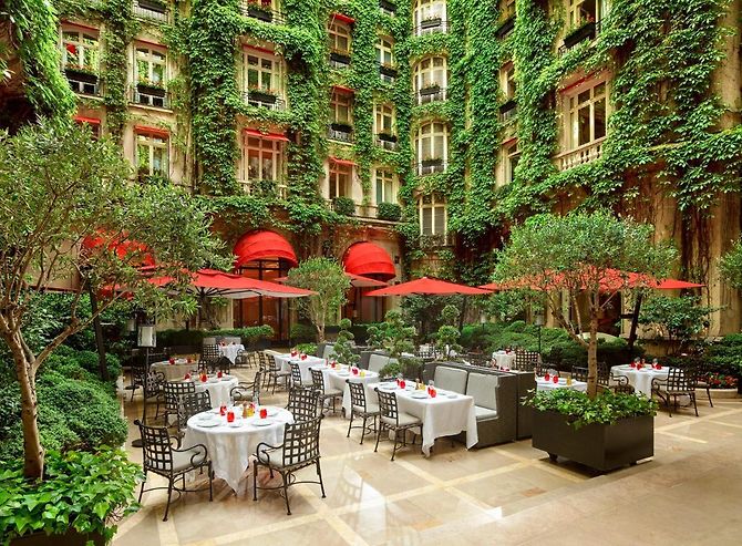 Hoteluri de lux în Franța Plaza Athenee Exterior