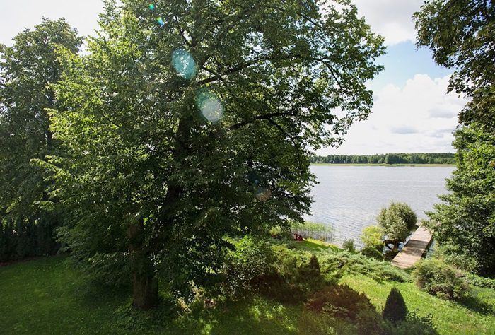 vedere de pe terasa, vila de lux langa lac