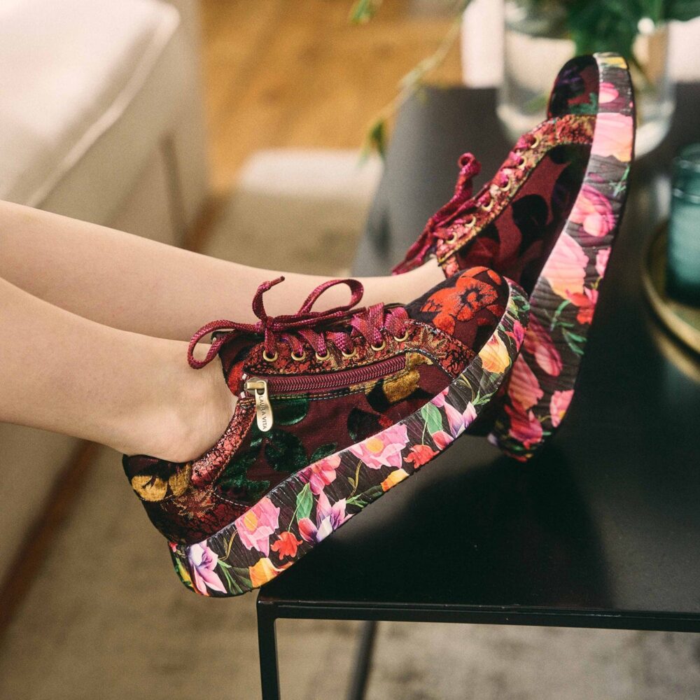 Adidași unici de la Laura Vita