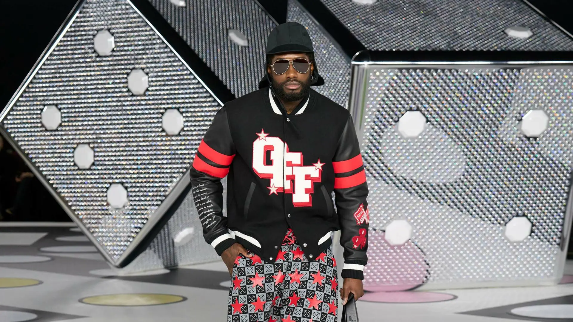 Brand de îmbrăcăminte de lux vândut