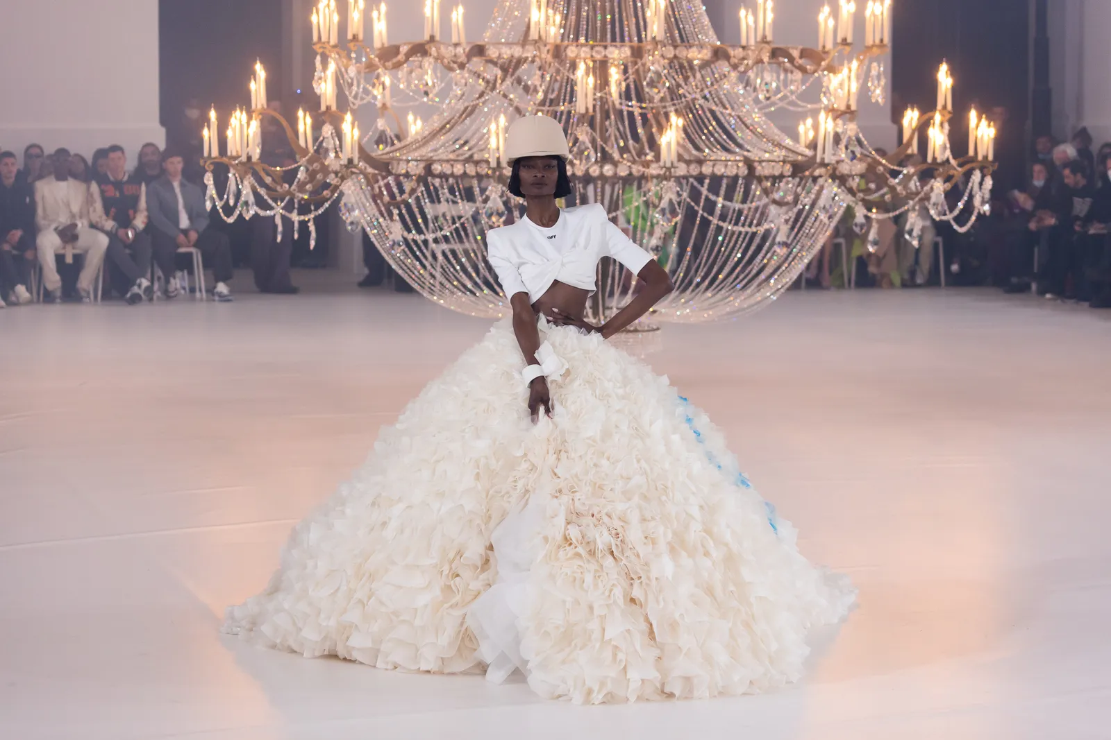 Brand de îmbrăcăminte Off White Viziune unică