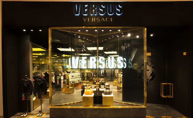 Care este diferența dintre Versus Versace și Versace Lux versus Răzvrătire