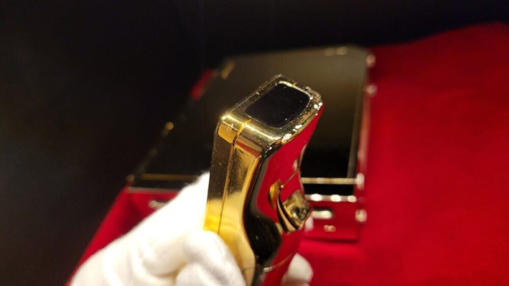 Consolă placată cu aur de 24 de carate