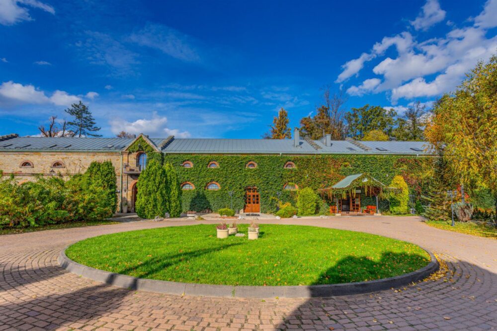 Hotel Manor House Exterior