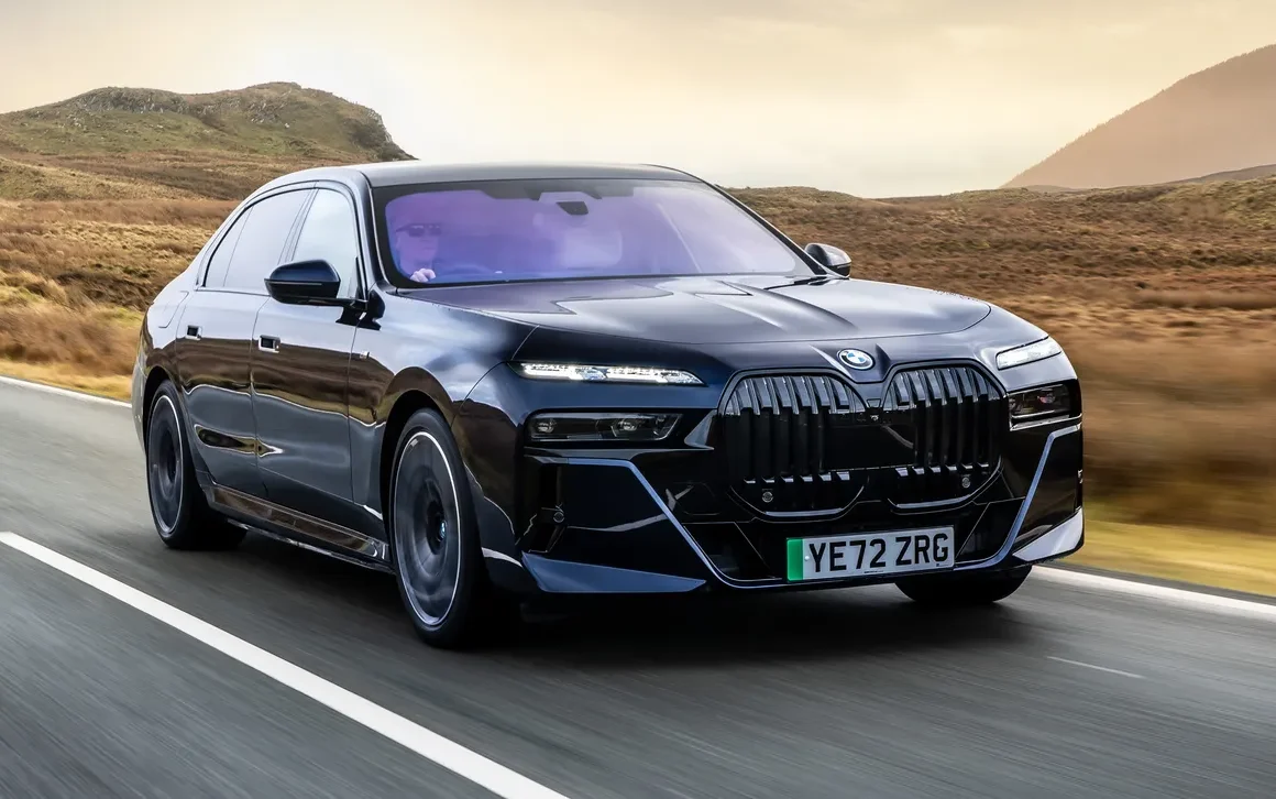 Top 10 Mașini Electrice de Lux 2025 și Ghid de Cumpărare