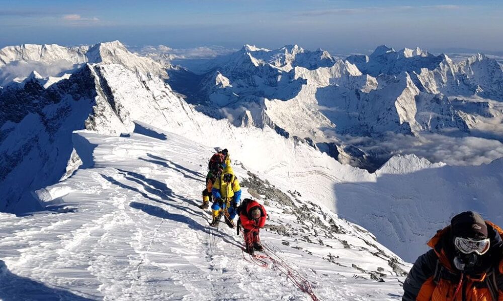 Mount Everest Costul Expediției