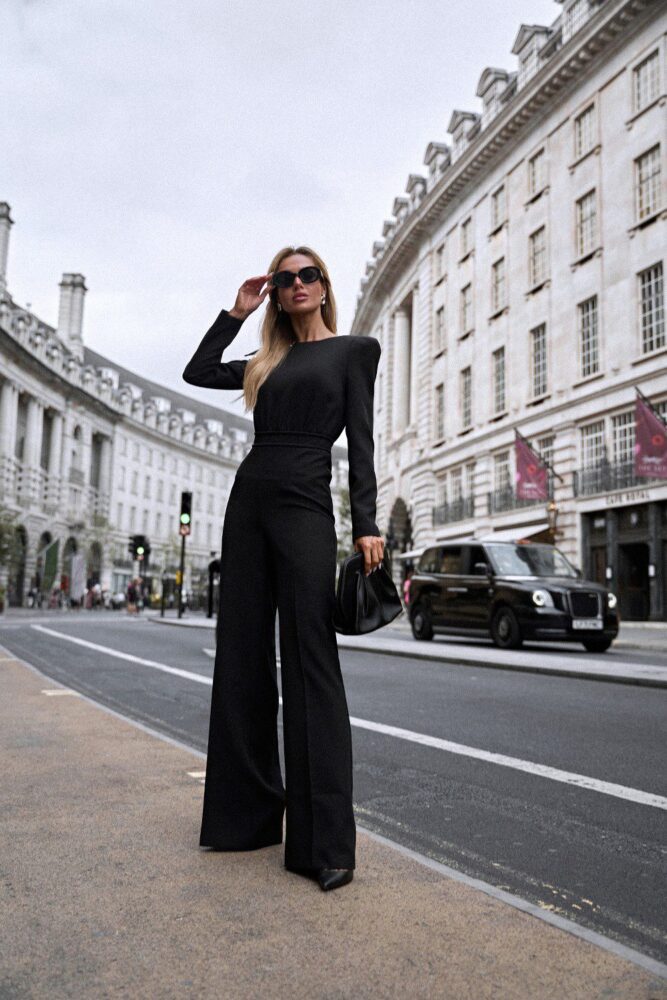 Salopetă elegantă pentru femei