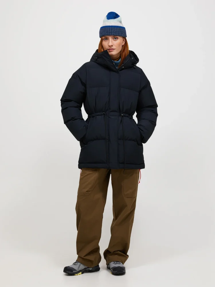 Peak Performance Ce Fel de Brand Este